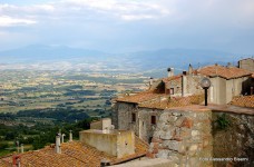 Veduta della Maremma Toscana con Monte Amiata sullo sfondo da Roccastrada